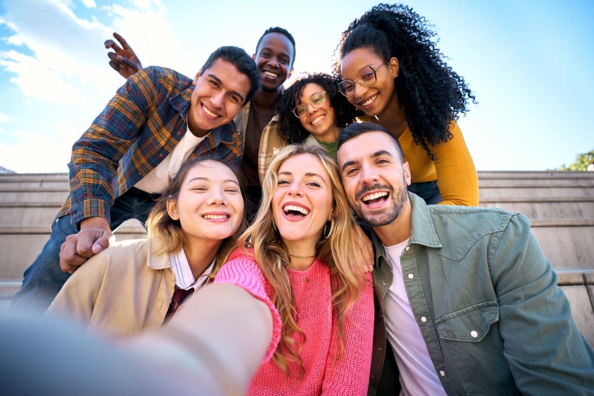 Can Bonding Be Used to Reshape Small Teeth?