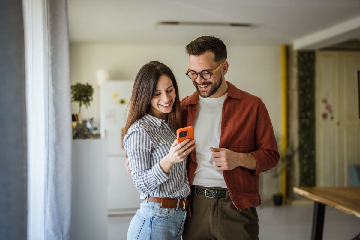 Composite Bonding: Managing Micro-Fissures and Interface Staining