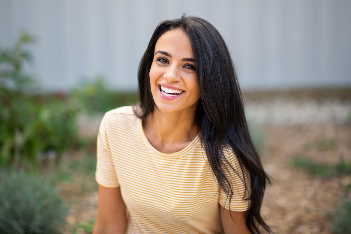 Incisal Translucency: Professional Porcelain Layering vs. Flat White Teeth