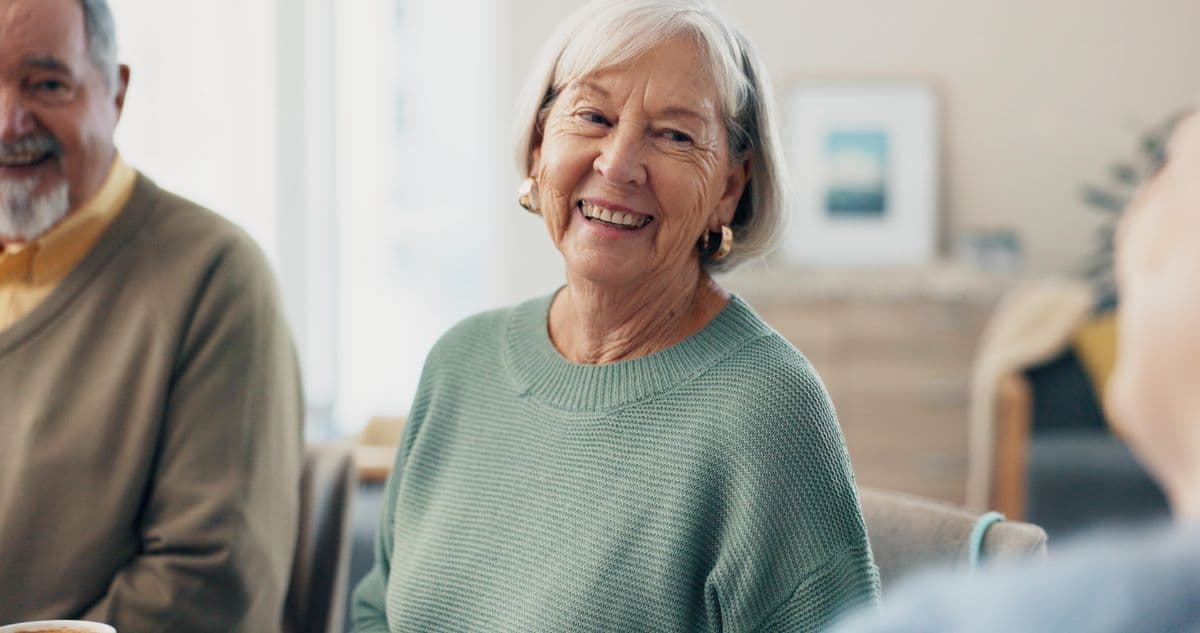 What happens during the healing phase between weeks 2 and 4 after dental implants?