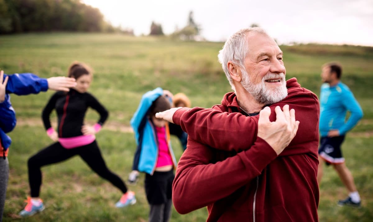 Can dental implants get plaque?